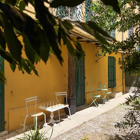 T1 - Cocon Dore Et Jardin Secret, Liberation Apartment
